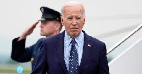 Biden défend avec passion Harris et Walz lors de son discours phare au DNC