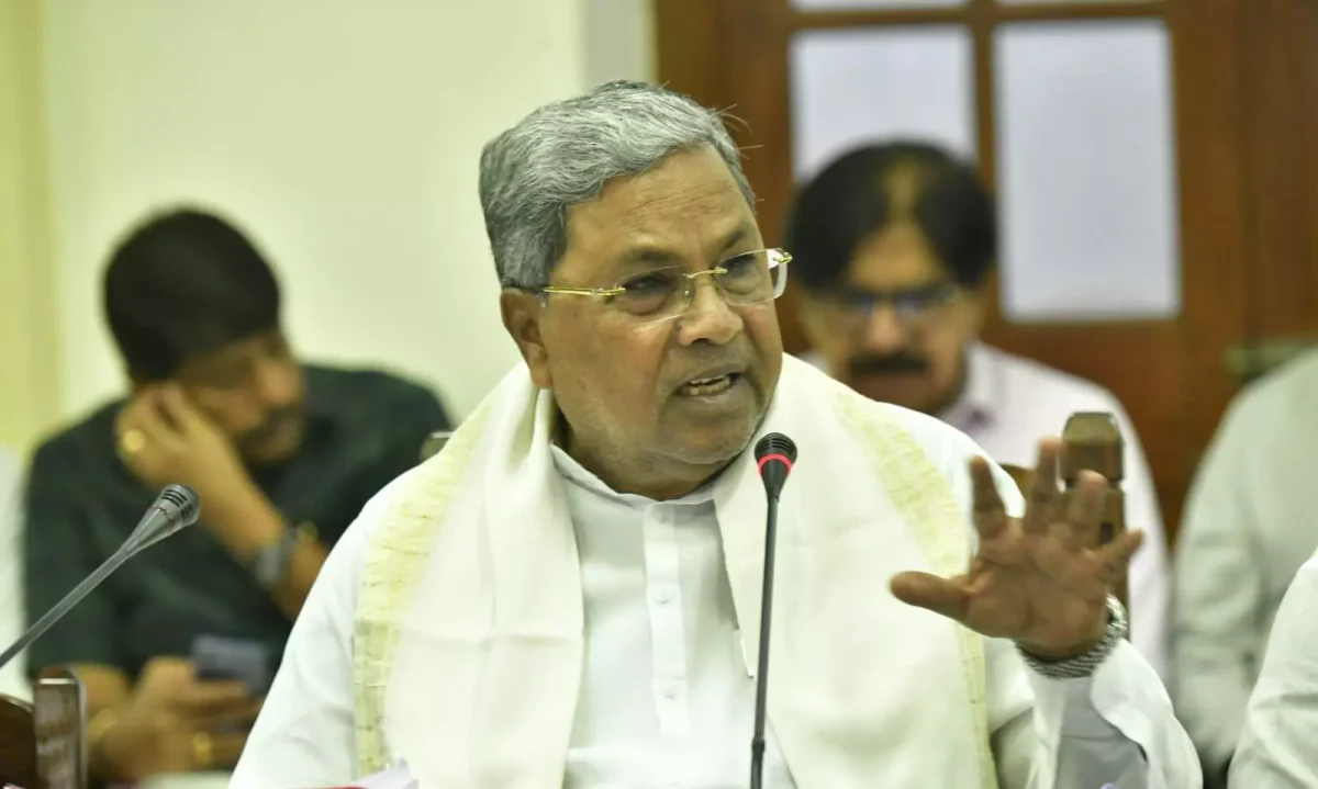 Siddaramaiah Réunit le CLP Après l’Approbation du Gouverneur pour le Poursuivre