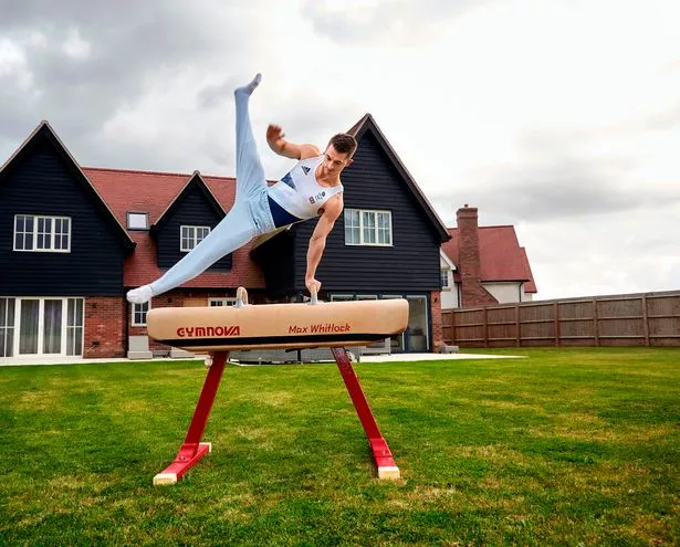 Max Whitlock montrant ses compétences aux anneaux