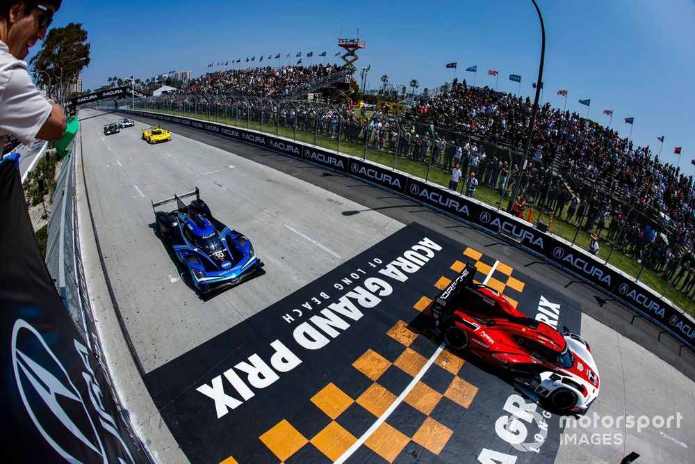 sport #7 Team Penske Motorsport Porsche 963: Dane Cameron, Felipe Nasr, #10 Wayne Taylor Racing with Andretti Acura ARX-06: Ricky Taylor, Filipe Albuquerque