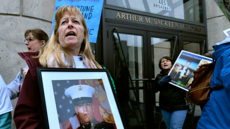 Protestation devant le musée Arthur M. Sackler à Harvard