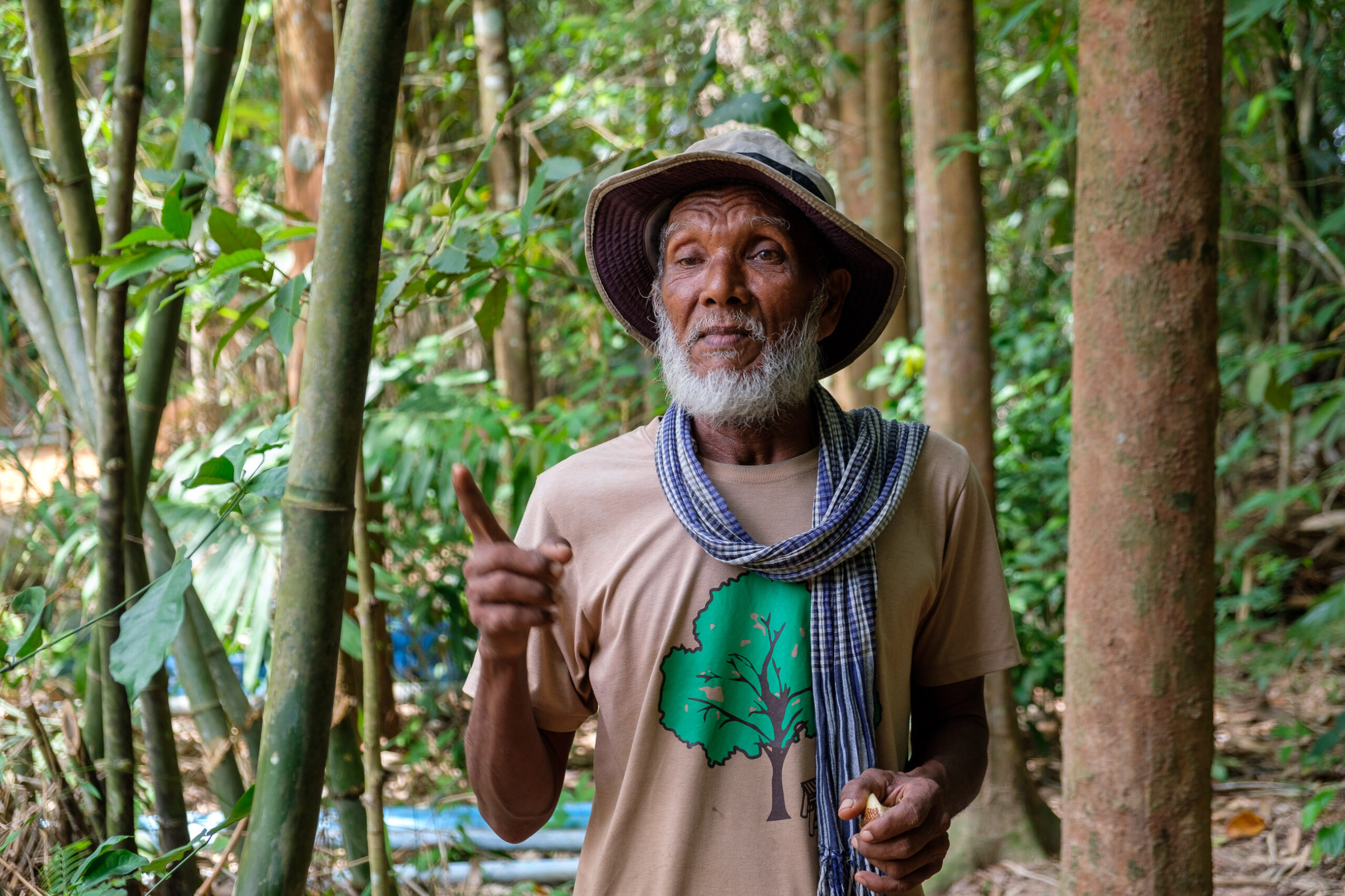 Agriculteur agroforestier de caoutchouc en Thaïlande.