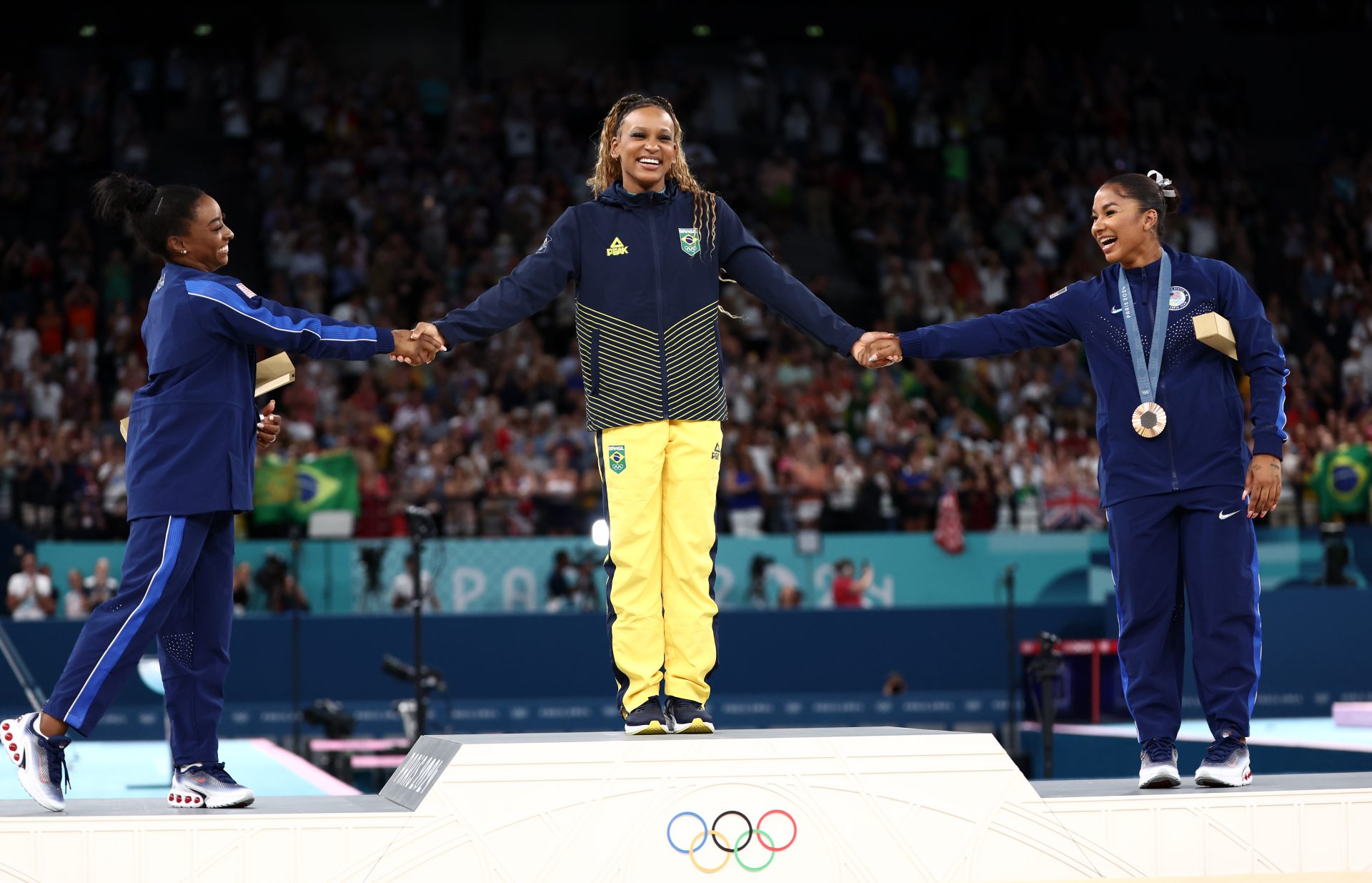 Simone Biles et Sunisa Lee prennent la parole suite au changement de score qui a valu à Jordan Chiles sa médaille de bronze olympique