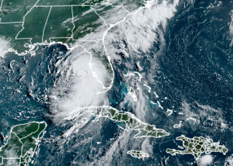 Image satellite de la tempête tropicale Debby ⁢dimanche matin.