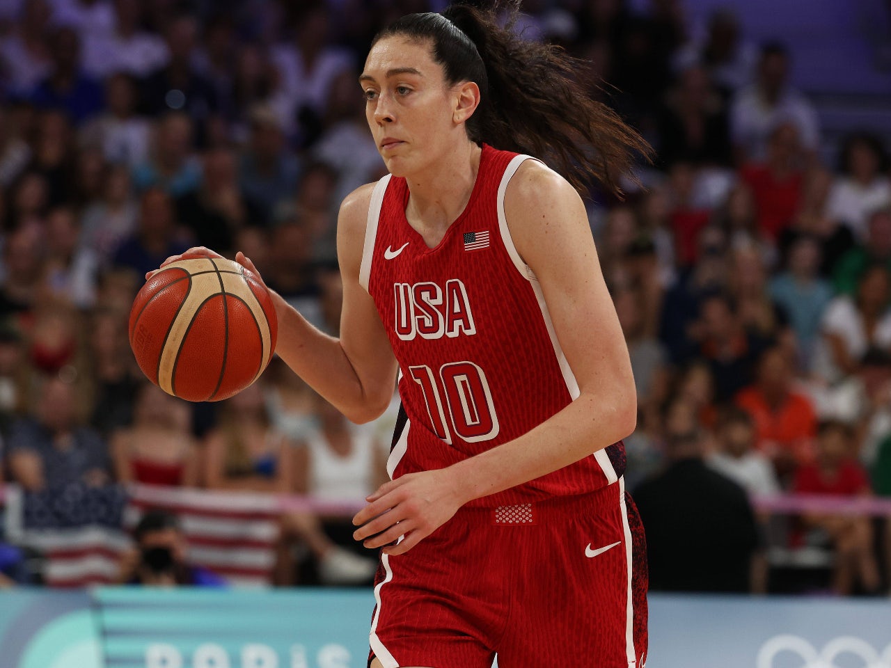 Breanna Stewart des États-Unis en action aux Jeux Olympiques de Paris le 4 août 2024