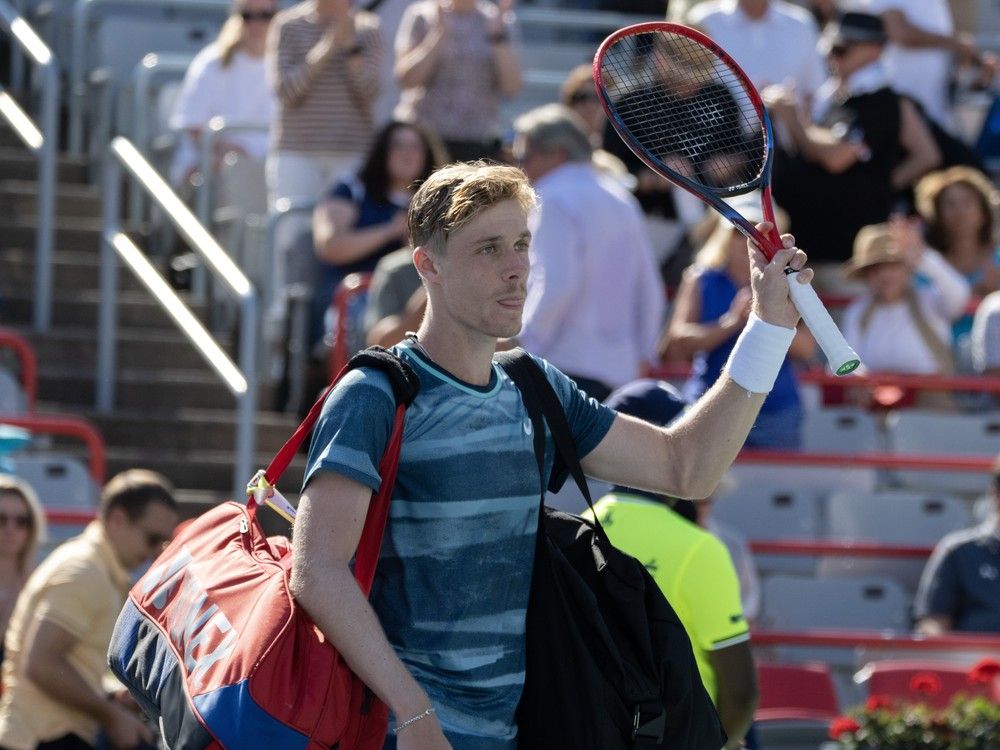 actualité Denis Shapovalov salue les fans en quittant le court après sa défaite