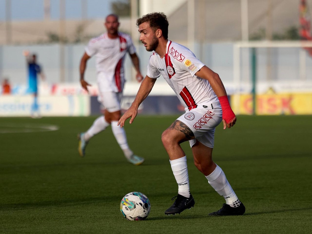 Ethan Britto des Lincoln Red Imps en action lors du match aller de la première phase de qualification de la Ligue des champions