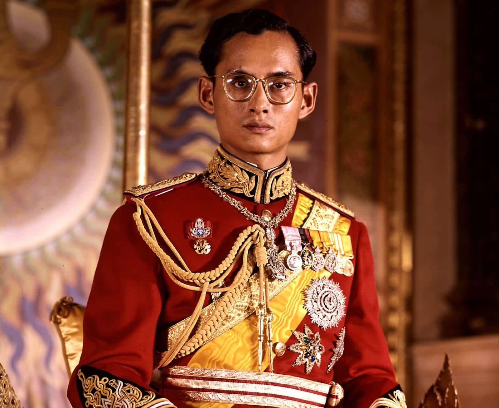 Bhumibol Adulyadej, âgé de 33 ans