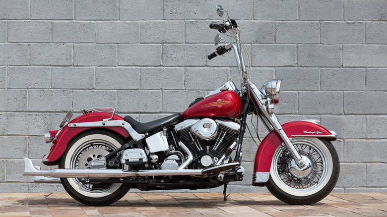 Un modèle Softail de <a href=