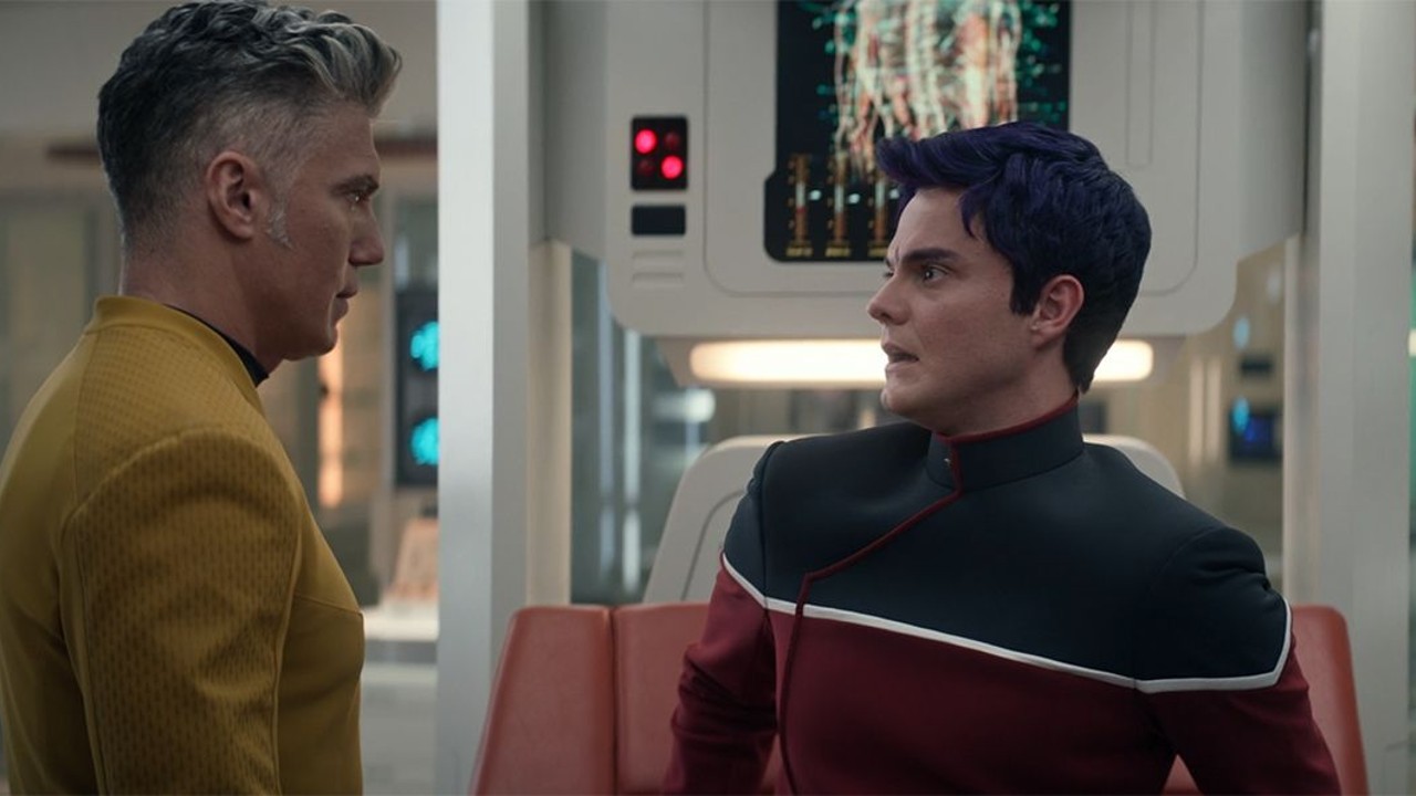 science deux hommes en uniforme de Starfleet se regardent