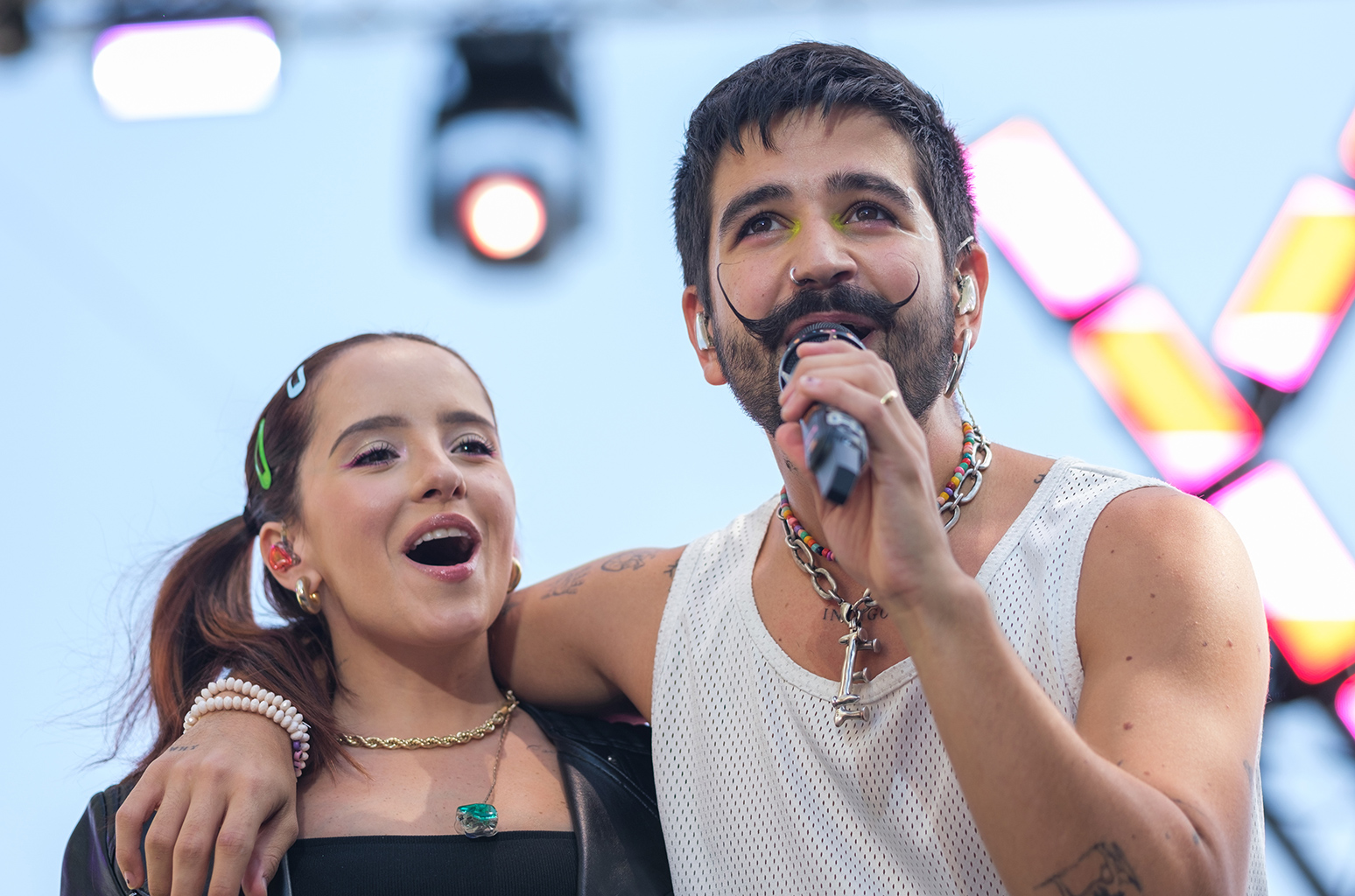 divers Players, Espagne, Evaluna Montaner, Camilo, Festival de l'Hispanité, Puerta de Alcalá à <a href=