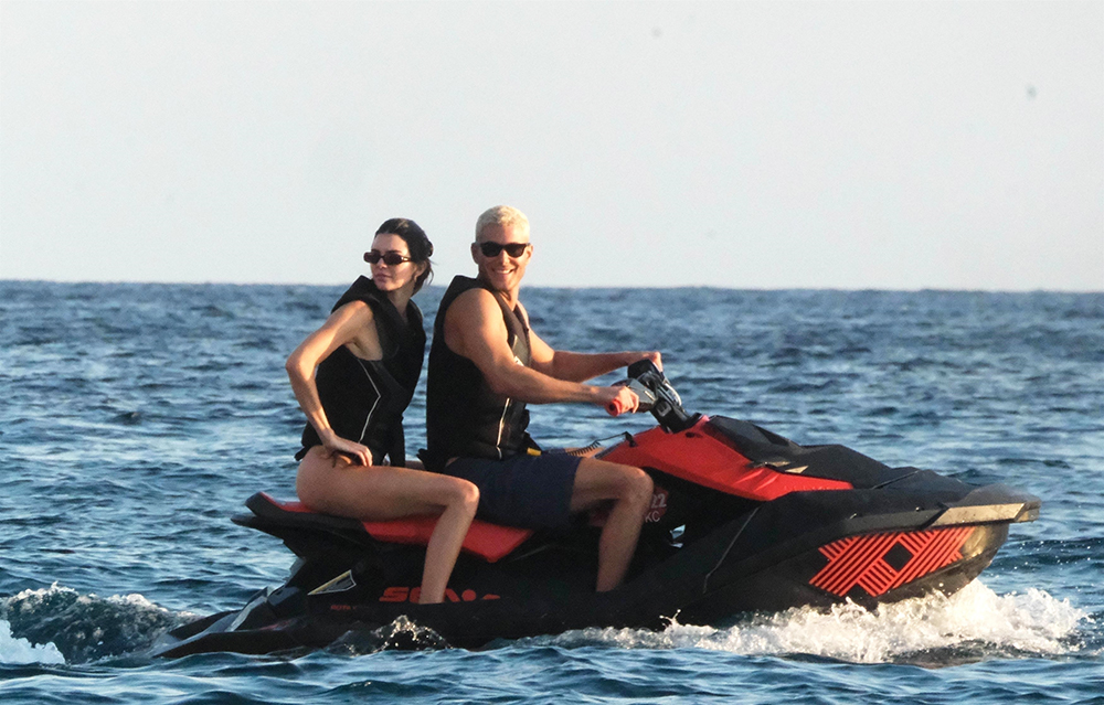 Kendall Jenner et Fai Khadra sur un jet ski