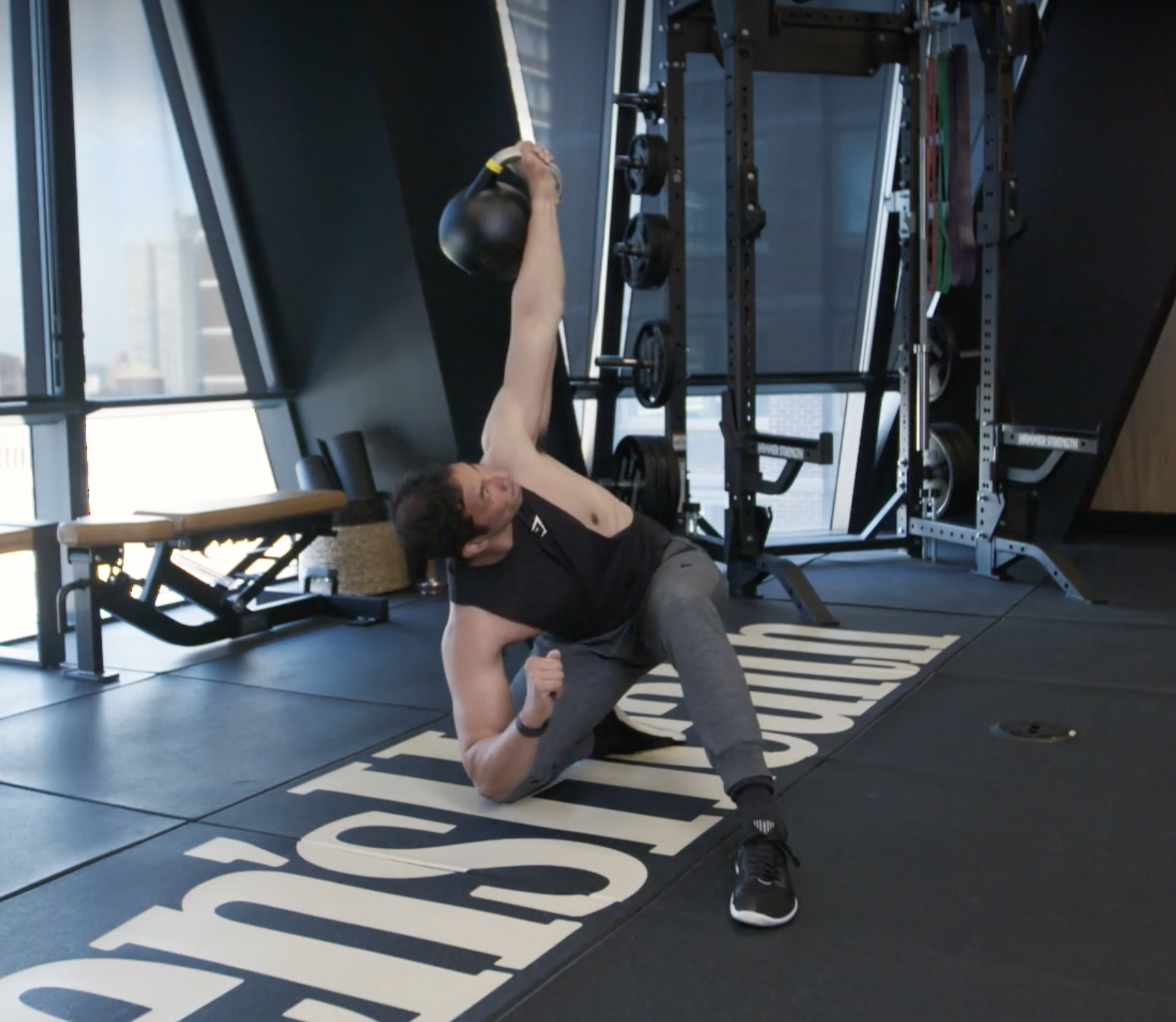 Windmill à genoux avec kettlebell