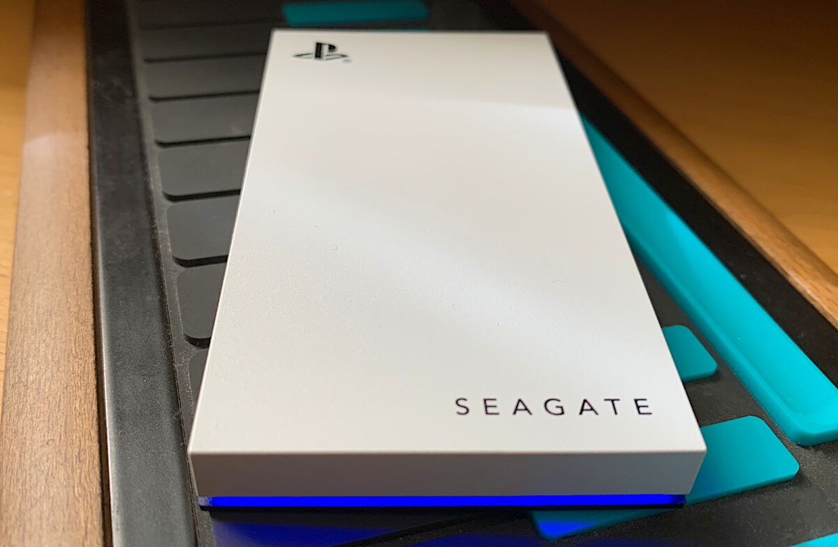 Test du Seagate Game Drive SSD : Un stockage élégant et rapide aux couleurs de la PlayStation !