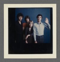 Les Talking Heads dévoilent la réédition de leur album culte et partagent une version acoustique de “Psycho Killer” avec Arthur Russell : Écoutez maintenant !