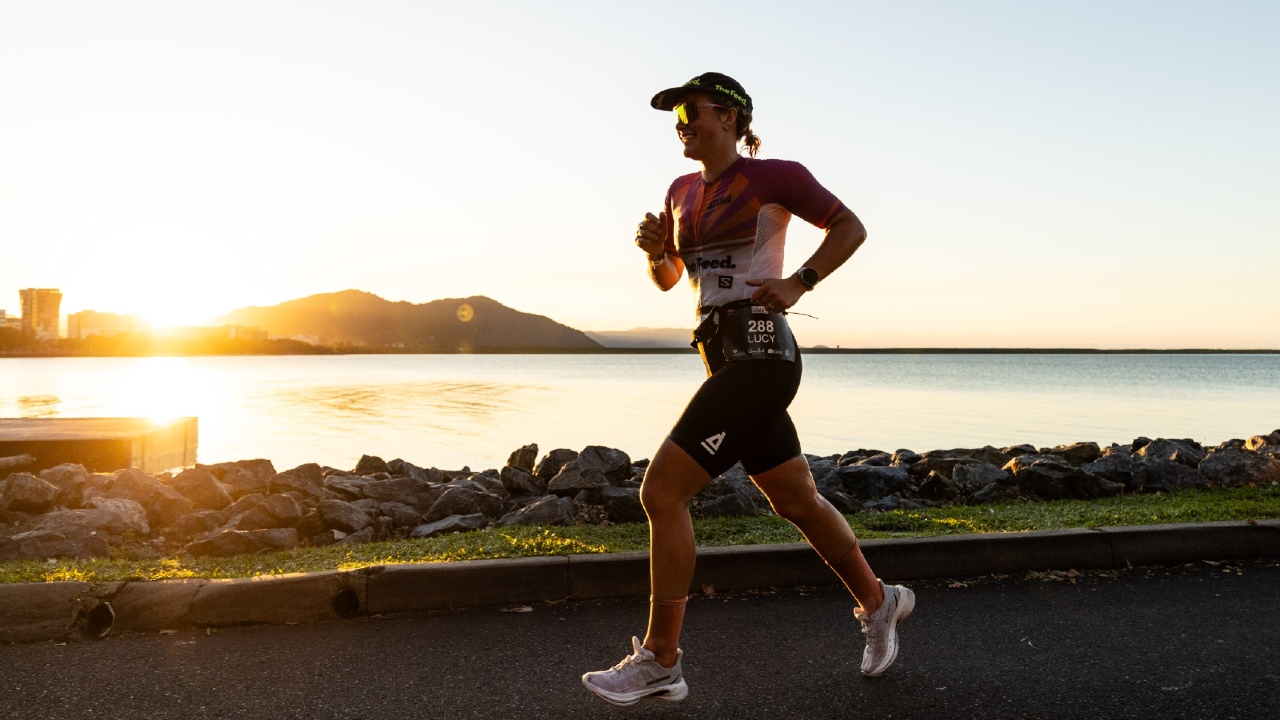 Découvrez l’incroyable phénomène australien de l’endurance qui s’attaque au UTMB et au Championnat du Monde Ironman en seulement TROIS SEMAINES !