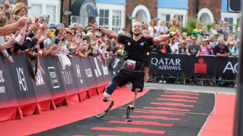 Billy Monger atteint son dernier jalon avant l’IRONMAN de Kona et le défi épique de triathlon pour Comic Relief !