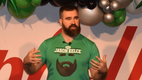 ESPN transforme le match Falcons-Eagles en un spectacle sans fin dédié à Jason Kelce !