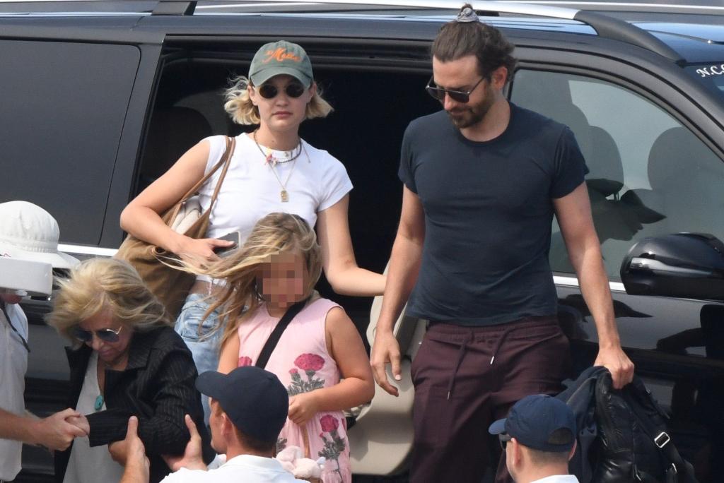 Gigi Handid Spotted On Vacation With Bradley Cooper And His Daughter