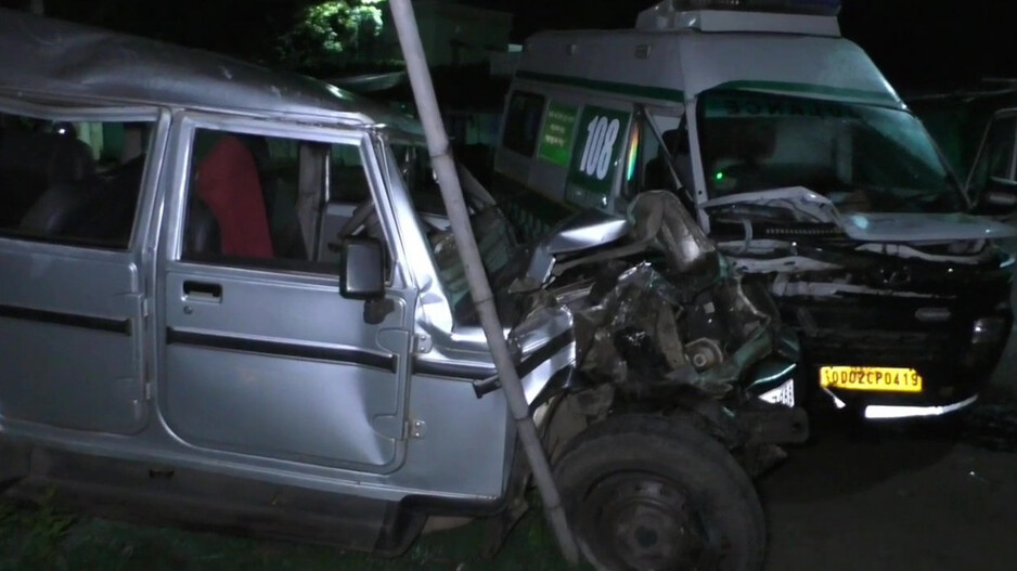 Home Guard dies, 4 cops including IIC critical in police van-108 ambulance collision in Odisha