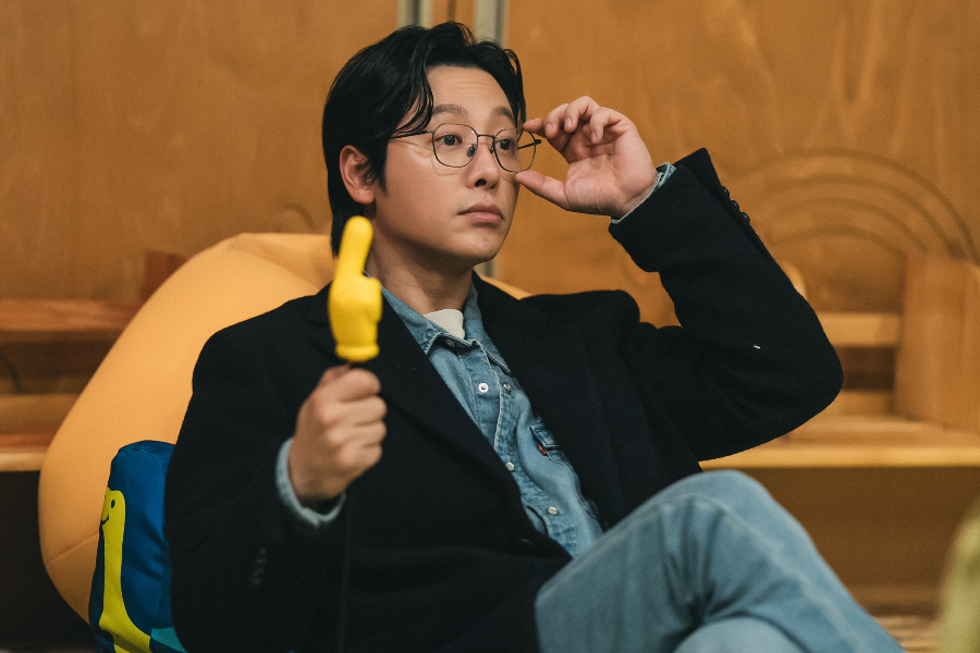 Kim Dong Wook Transforms Into A Quirky Detective Leading The Nation’s Worst Crime Investigation Unit In “Seoul Busters”