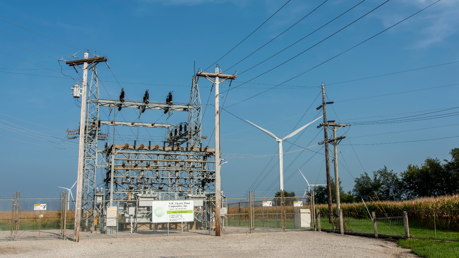 Midwest grid operators submit $1.7 billion plan to build cross-border power lines