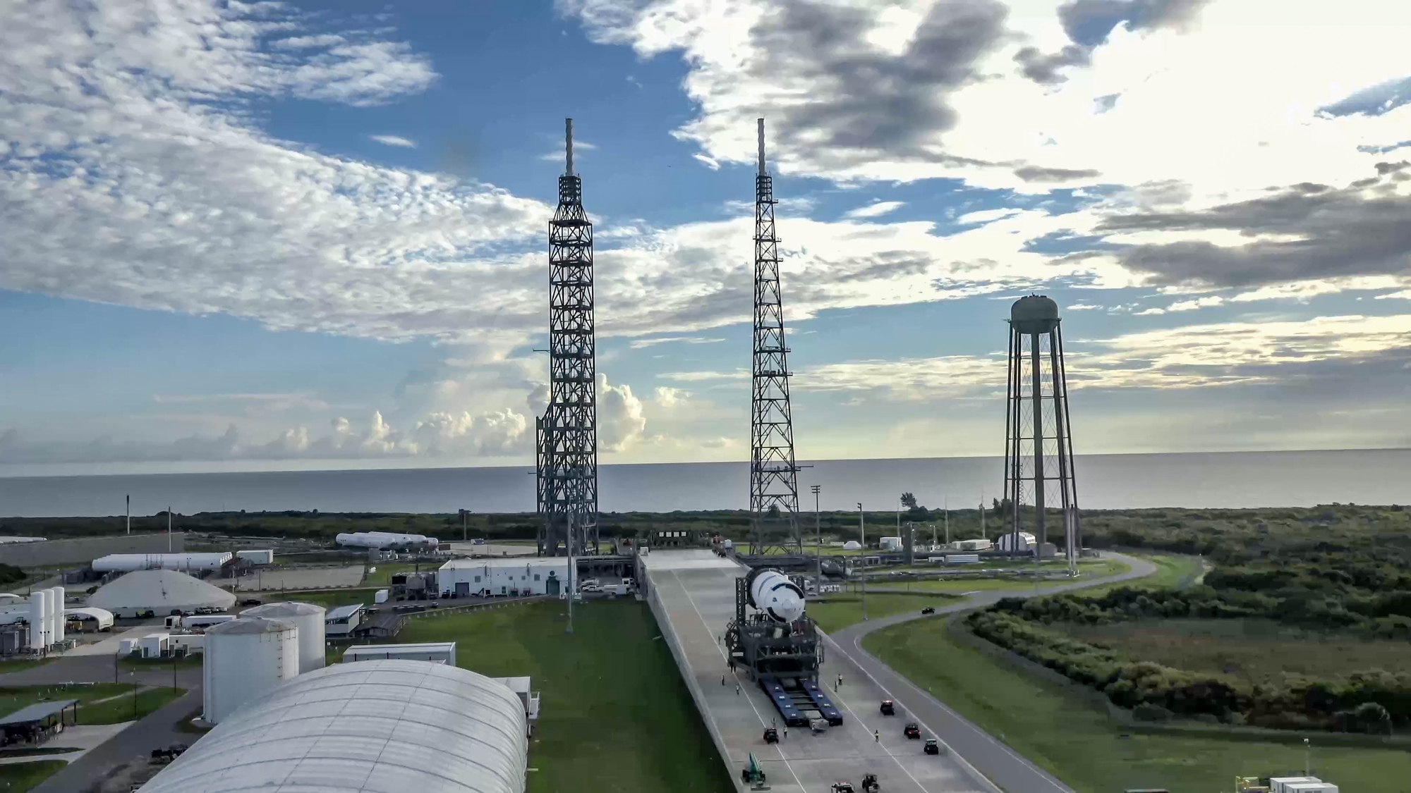 Blue Origin racing to meet tight launch window for first New Glenn mission