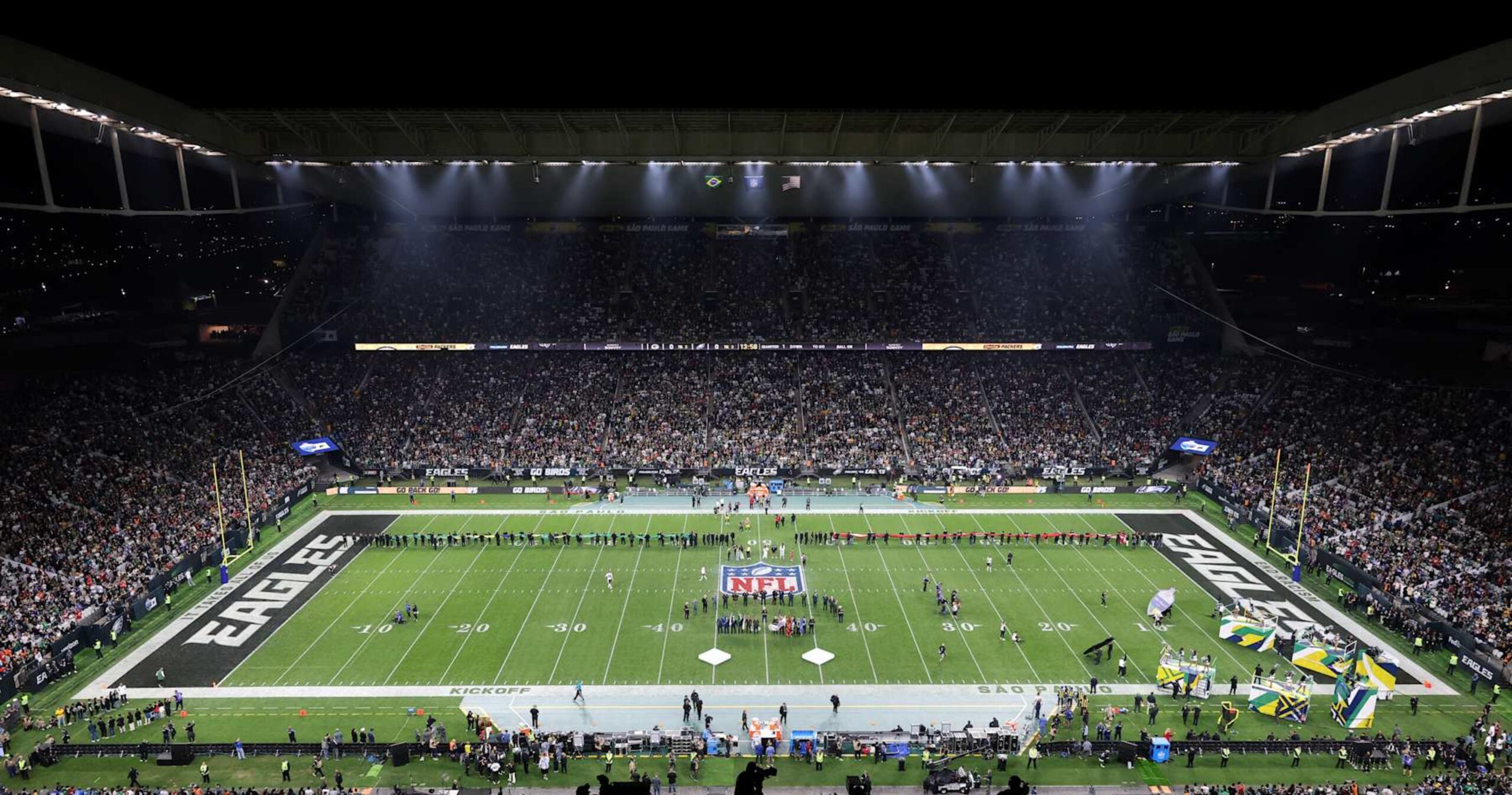 LeBron James, NFL Fans Rip Field Condition amid Eagles vs. Packers Game in Brazil