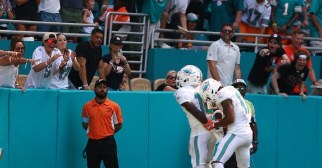 WATCH: Tyreek Hill Does Handcuff Touchdown Celebration After Police Incident