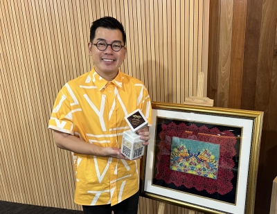 Penang’s very own ‘kebaya’ designer Kenny Loh wins Hasanah Gold Threads Awards for beadwork