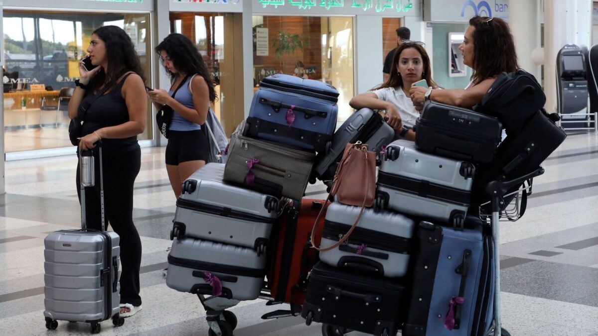 Viral video: Woman avoids extra luggage charges at airport with clever hack; netizens react | Watch