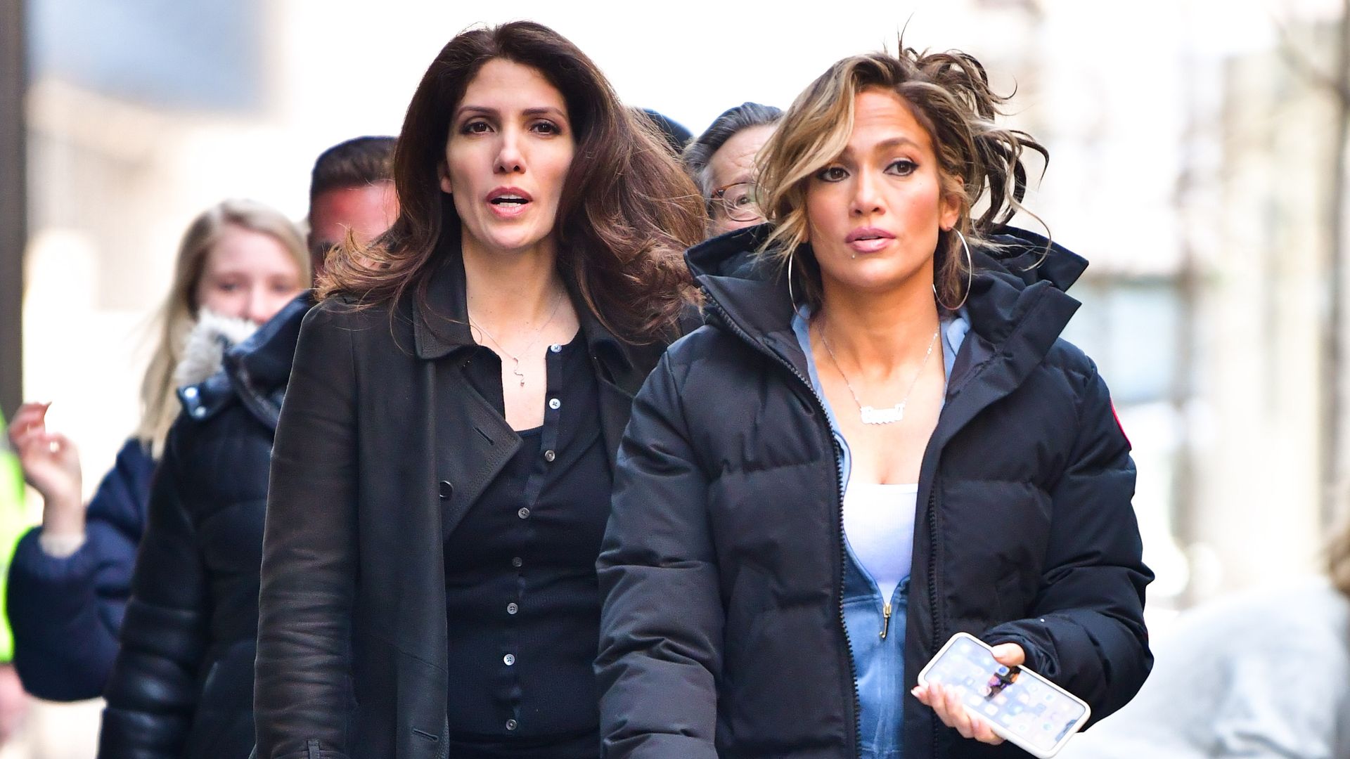 Jennifer Lopez leans on lookalike sister during challenging time as star shares new personal update