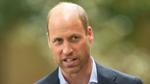 Le prince William réapparaît avec une barbe pour ses retrouvailles avec les devoirs royaux !