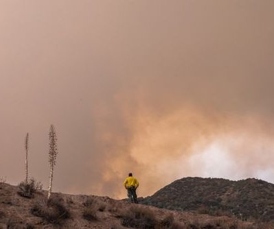 Des températures plus fraîches et une humidité accrue : un atout dans la lutte contre les incendies de forêt en Californie du Sud