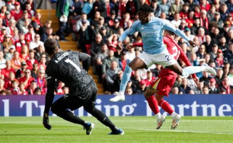 Liverpool Étonné par Nottingham Forest, Erling Haaland Brille à Nouveau avec Deux Buts dans la Victoire de Manchester City !