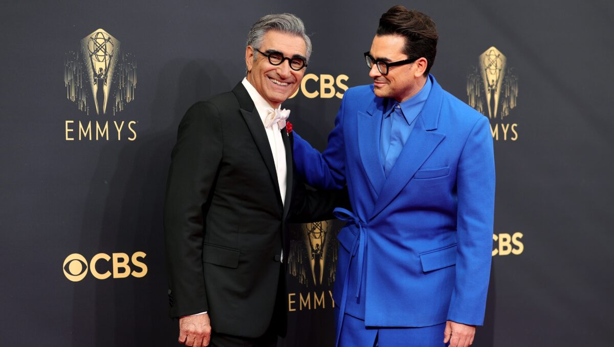 Découvrez Eugene et Dan Levy : Les Animateurs des Emmy Awards 2024 !