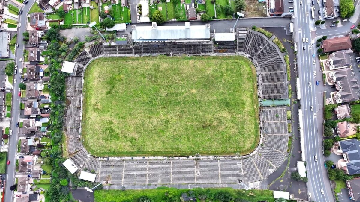 Le retard des travaux à Casement Park : une occasion manquée !