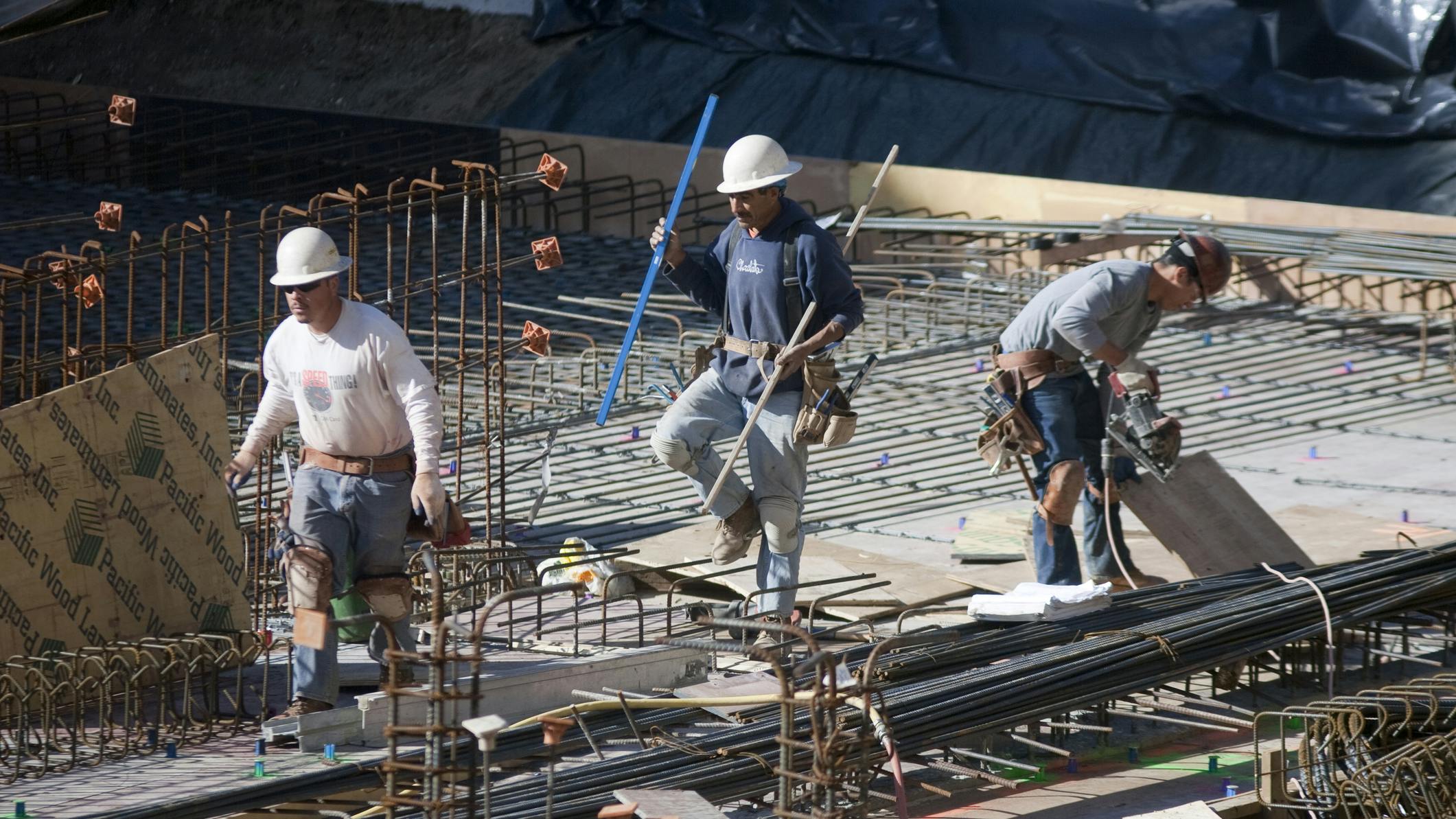 L’emploi dans la construction non résidentielle bondit de 28 300 postes en août !