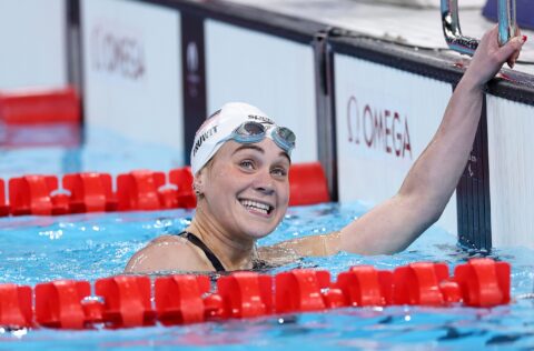 L’année dernière, Ali Truwit a perdu sa jambe inférieure dans une attaque de requin. Aujourd’hui, elle brille en tant que médaillée paralympique !