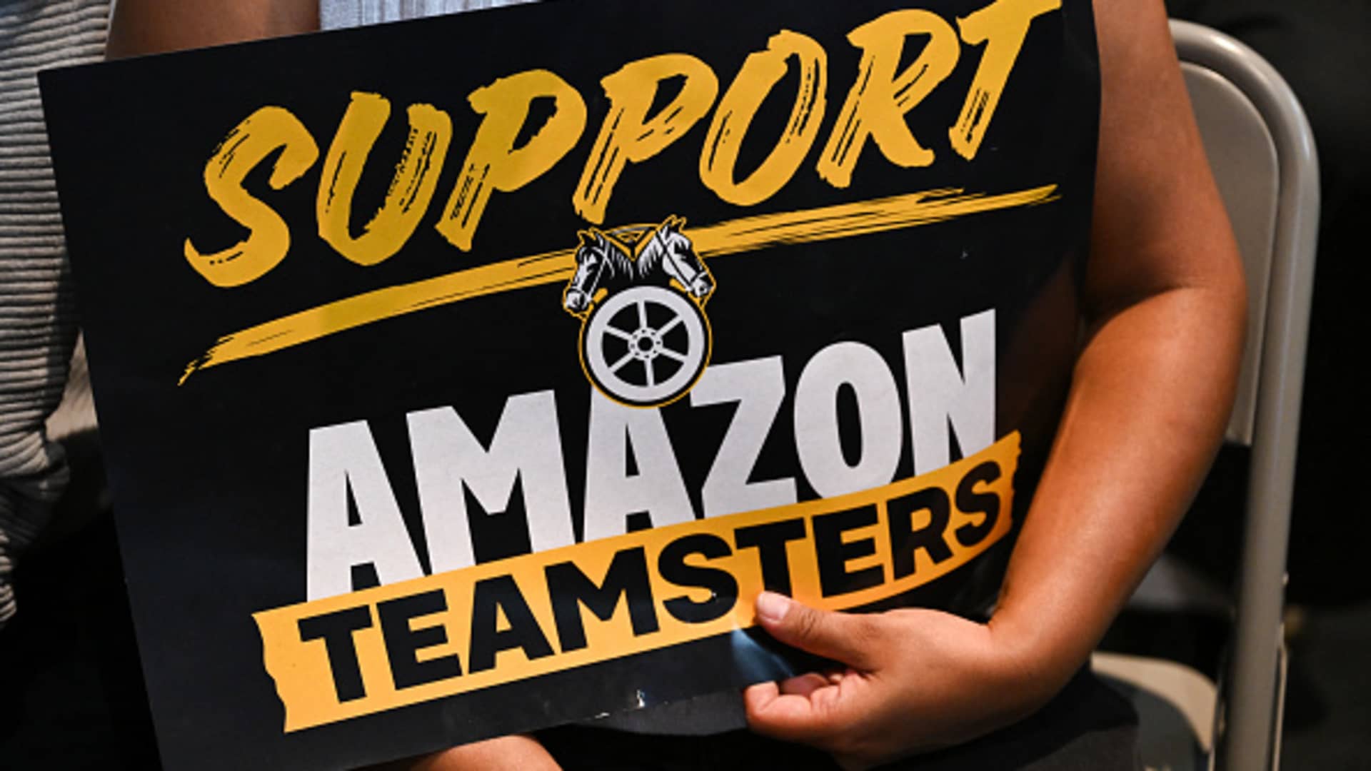 Des centaines de livreurs Amazon à New York s’unissent au sein du syndicat Teamsters !