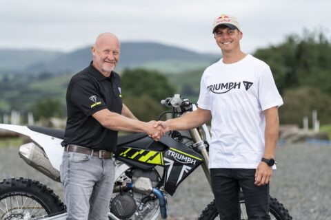 TRIUMPH ACCUEILLE LE SPÉCIALISTE DU SUPER ENDURO JONNY WALKER !