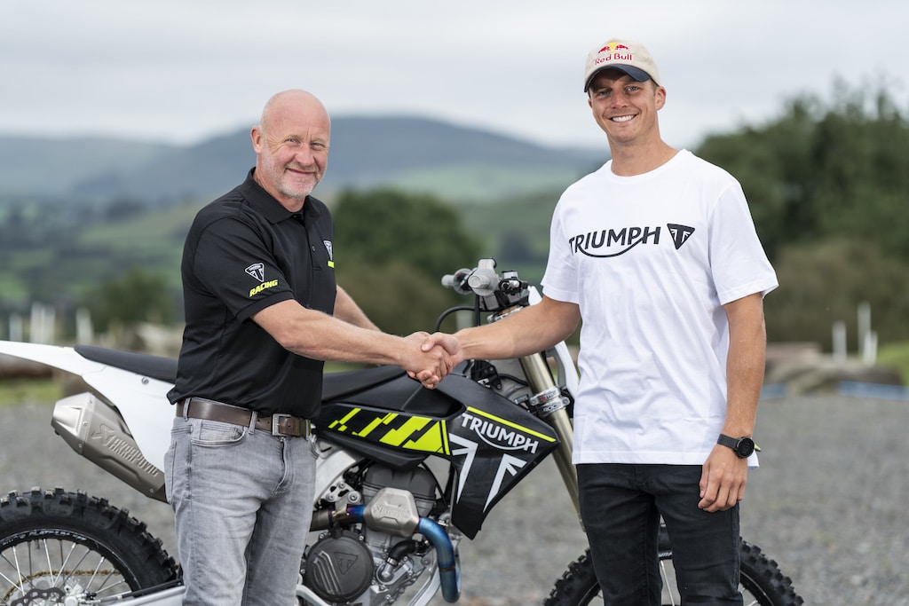 TRIUMPH ACCUEILLE LE SPÉCIALISTE DU SUPER ENDURO JONNY WALKER !