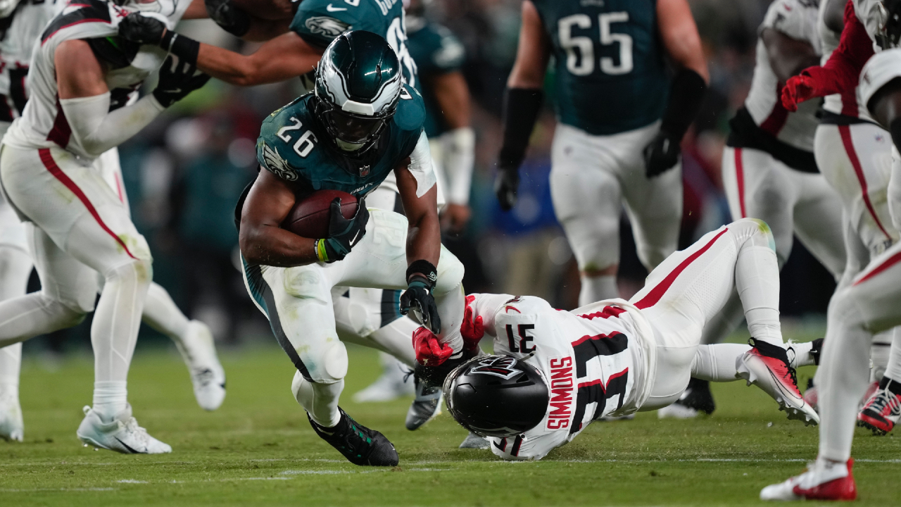 La chute décisive de Barkley en fin de quatrième quart coûte la victoire aux Eagles face aux Falcons