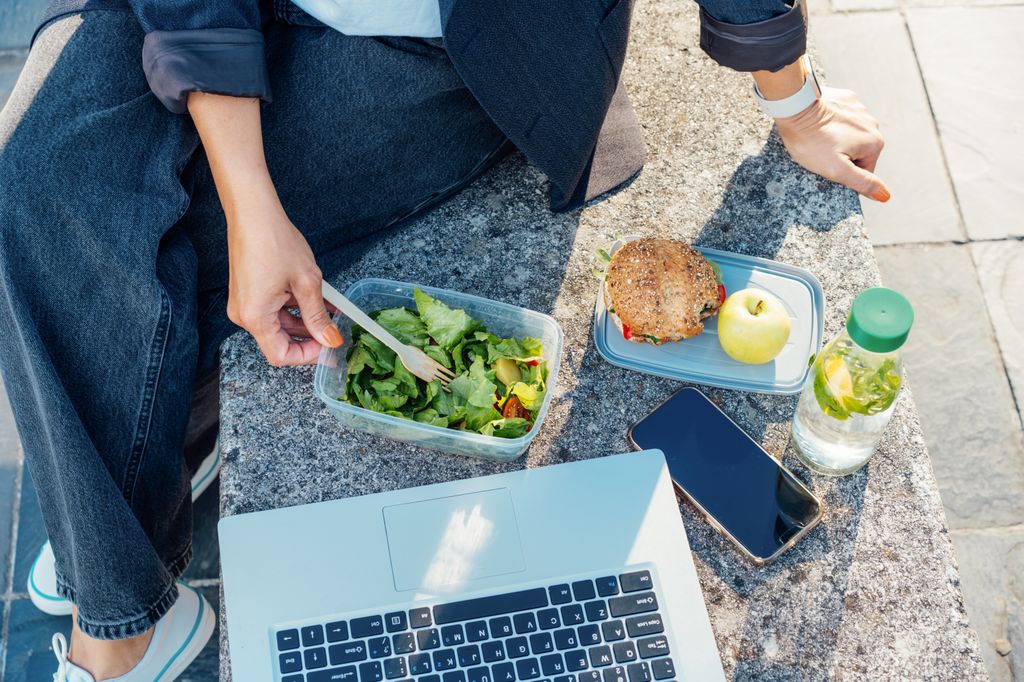   medecine La routine disciplinée implique équilibre entre nutrition saine , exercice physique et repos 