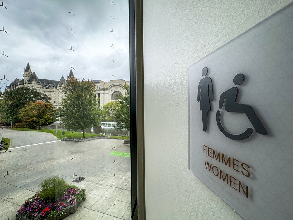 médecine OTTAWA -- Un des arrêts agréables était au 1 Elgin St., les toilettes publiques du Centre national des Arts au rez-de-chaussée.