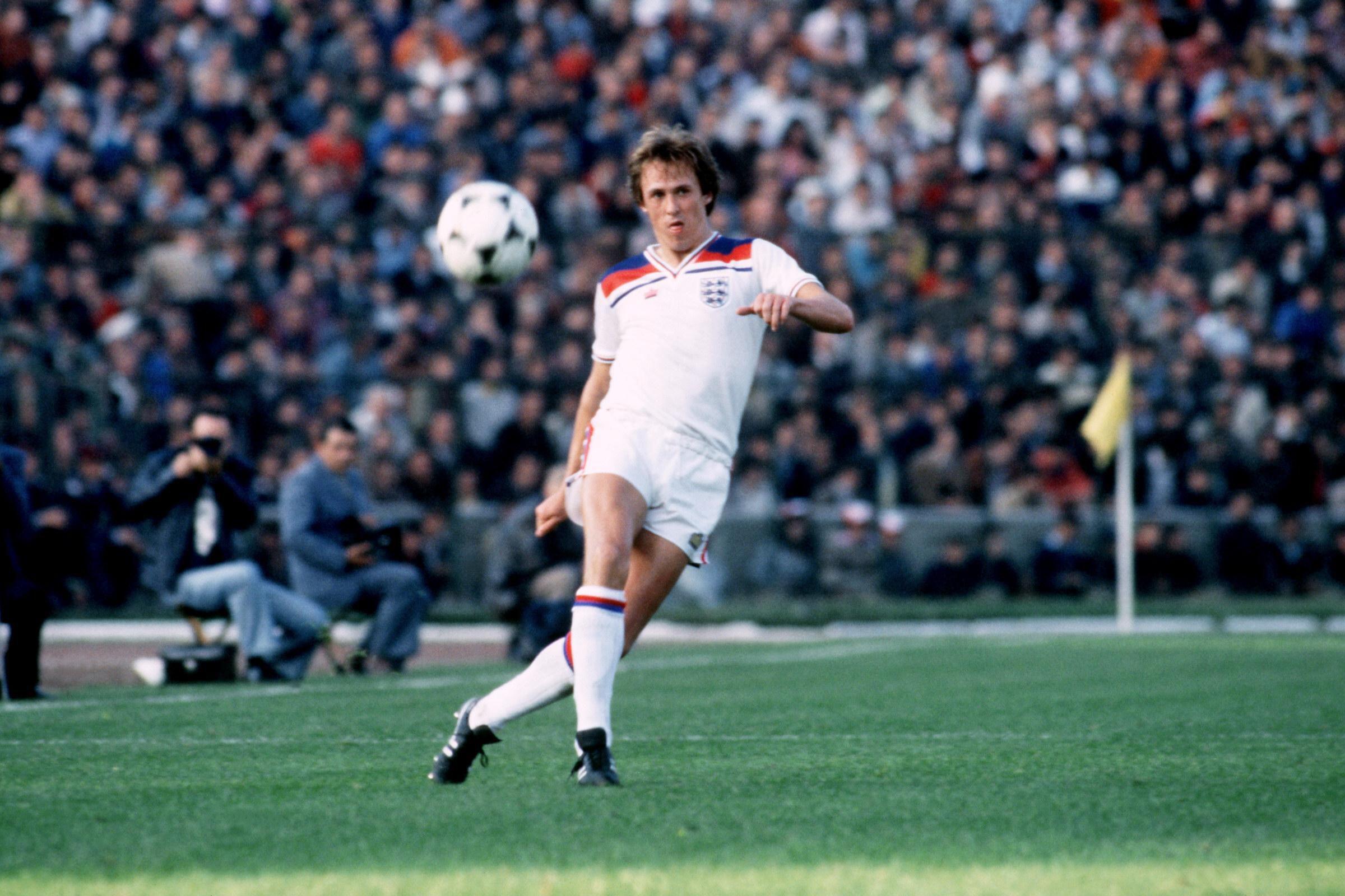 Phil Neal en action pour l'Angleterre en 1980