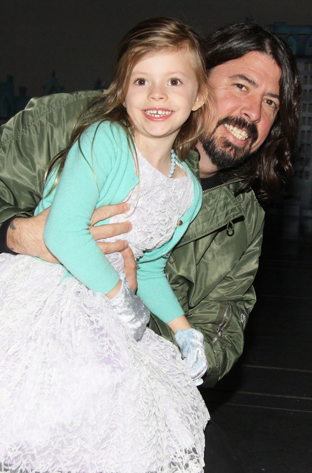 Dave Grohl et Harper Grohl lors de la comédie musicale 'Annie' en 2013