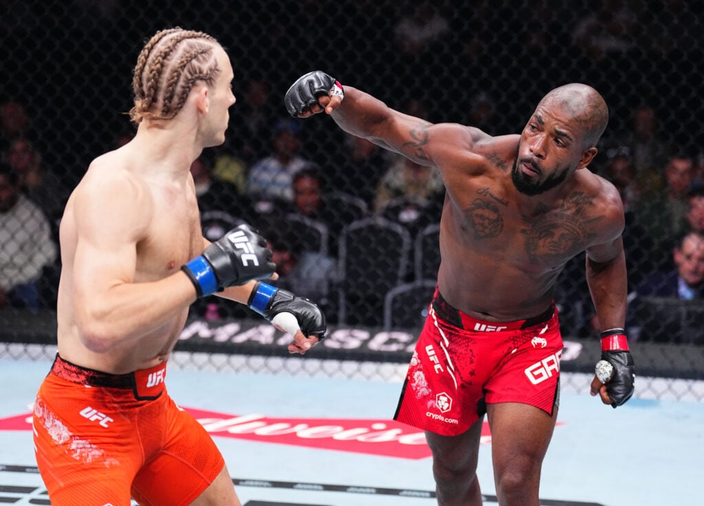 Paddy Pimblett en action lors d'un combat léger à l'UFC 304.