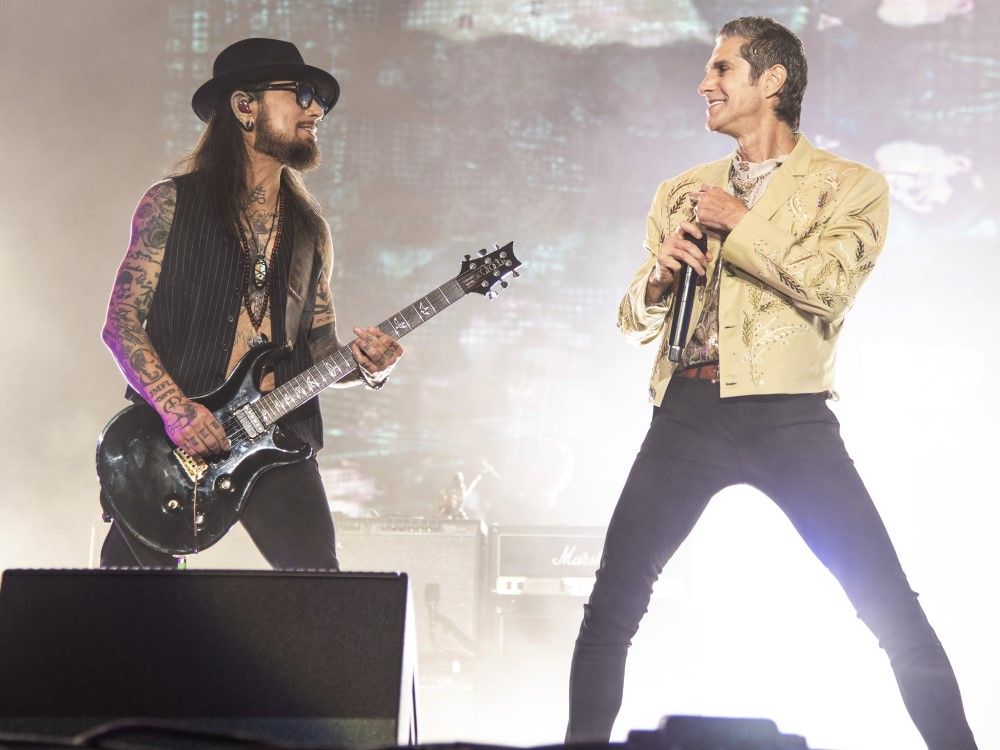 actualité Dave Navarro, à gauche, et Perry Farrell de Jane's Addiction se produisent au Louder Than Life Festival à Louisville, Ky., le 24 septembre 2021.