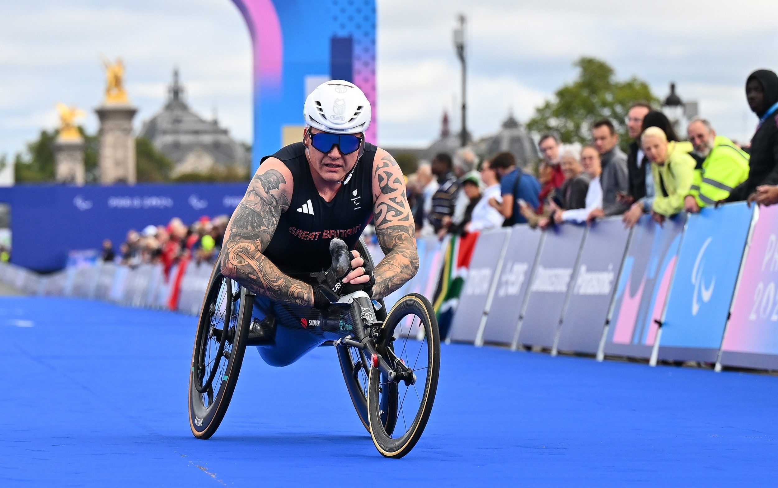 David Weir termine le marathon T54 masculin